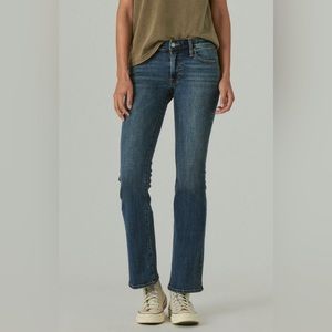 BRAND NEW Lucky Brand mid rise sweet boot jeans size 8/29 R!